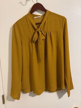 EUC Le Lis blouse | Size M | mustard w/ tiny black & white cluster dot print